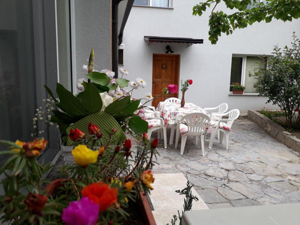 Guest House Sahat Hill Plovdiv Esterno foto